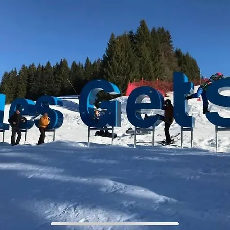 Les Grizzlis Sur Les Pistes Piscine Tennis Petanque.